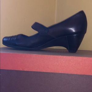 Pikolinos Woman’s Shoe—EU Size 40 (US size 9.5-10)